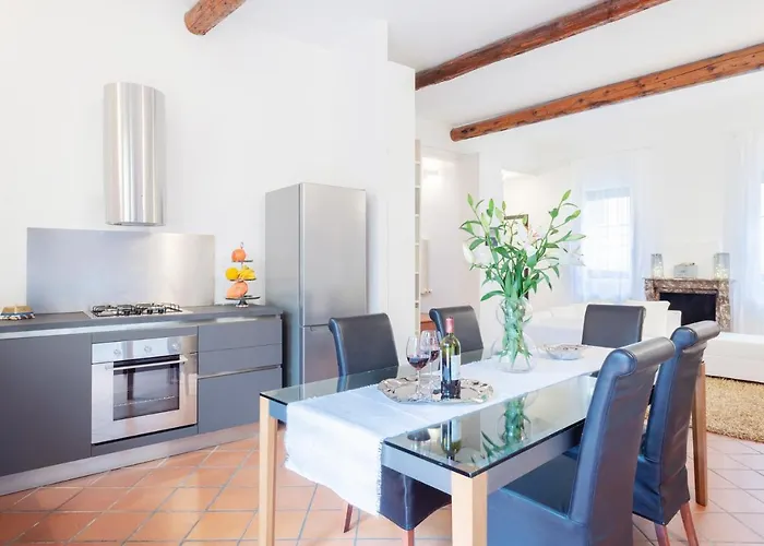 Guesthost - L'angolo Segreto Nel Pieno Centro Di *