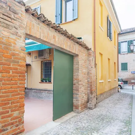 Apartament Guesthost - L'angolo Segreto Nel Pieno Centro Di Ferrara