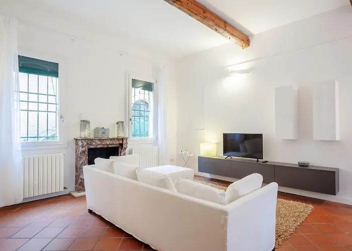 Guesthost - L'angolo Segreto Nel Pieno Centro Di 아파트 페라라