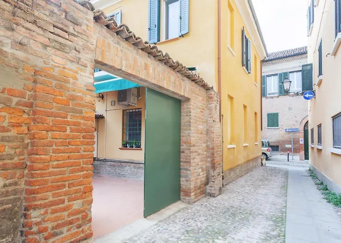 Apartament Guesthost - L'angolo Segreto Nel Pieno Centro Di Ferrara